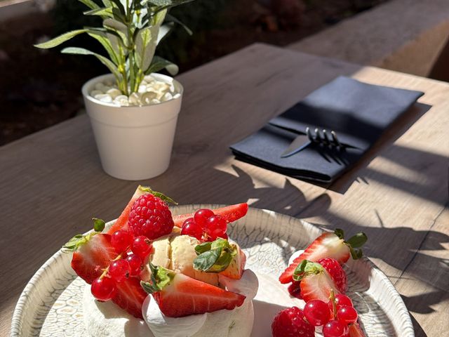 BISTROT SAINT JEAN Pavlova aux fruits rouges